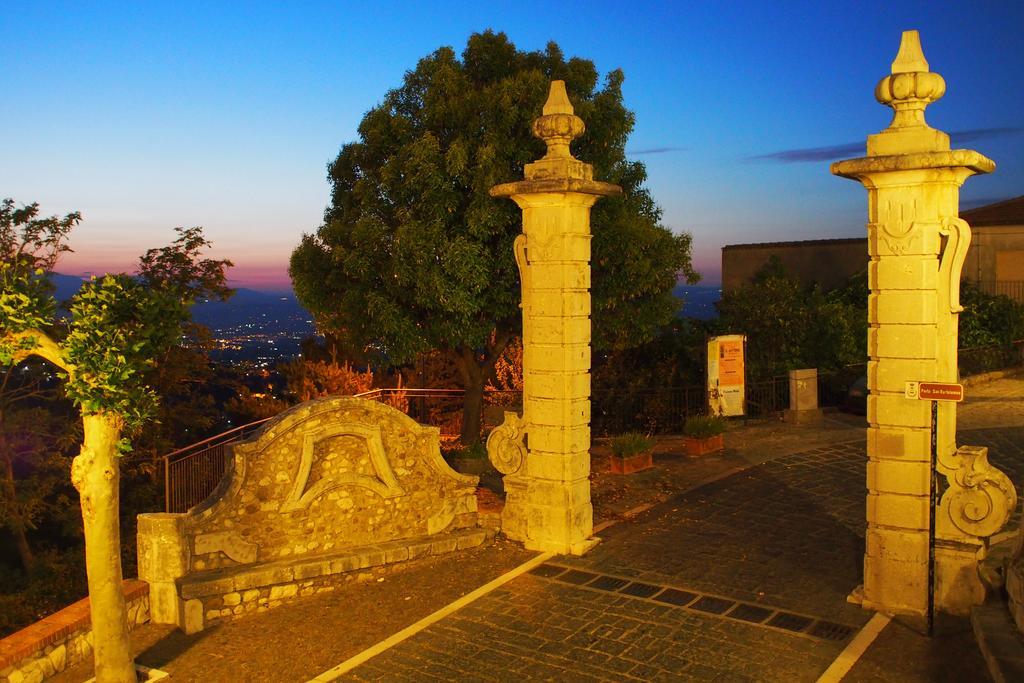 Palazzo Ruggiero Montefusco Exterior foto
